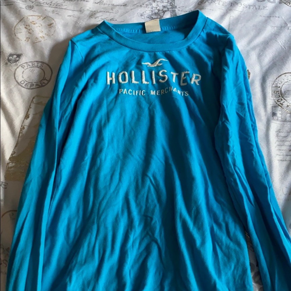 Long sleeved shirt.